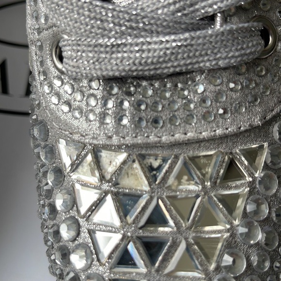 Never worn Steve Madden Women’s Carissa Rhinestone Sneaker - size 8.5M - Picture 9 of 13